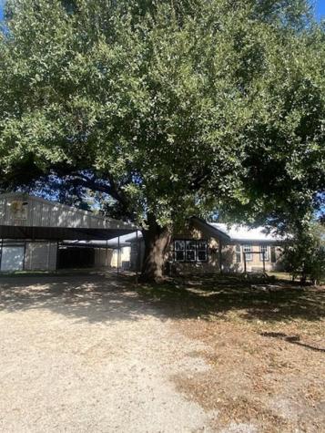 214 S Hackberry Avenue Luling TX 78648
