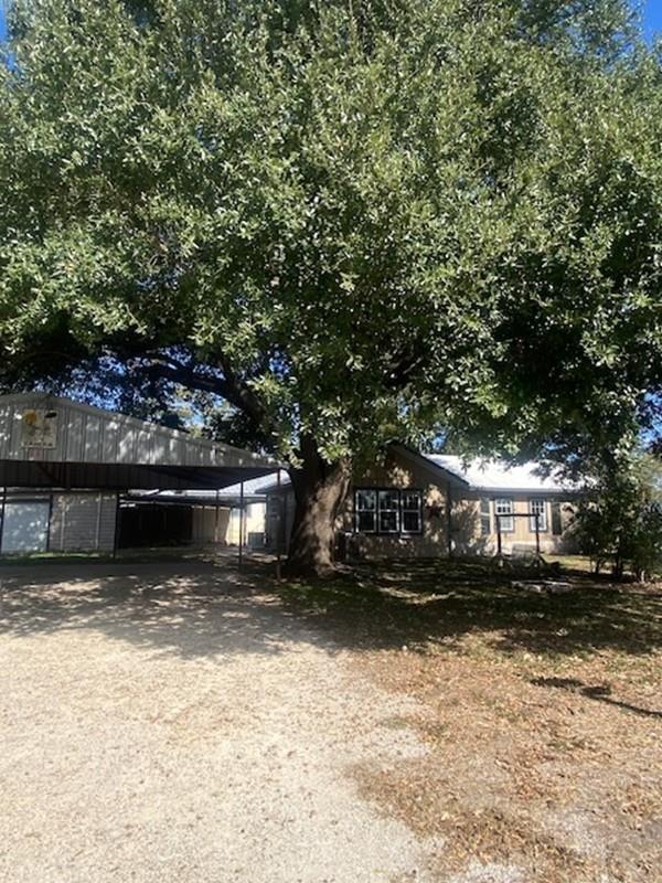 214 S Hackberry Avenue Luling TX 78648