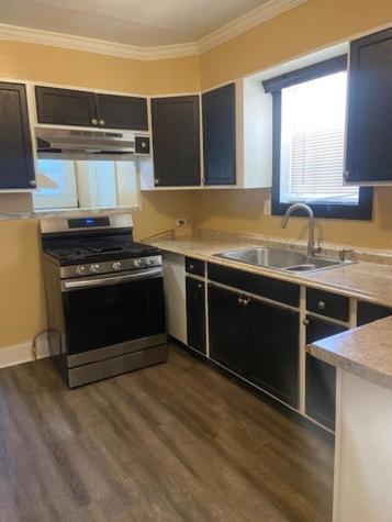 214 S Hackberry Avenue Luling TX 78648