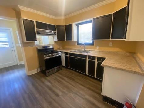 214 S Hackberry Avenue Luling TX 78648