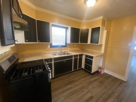214 S Hackberry Avenue Luling TX 78648