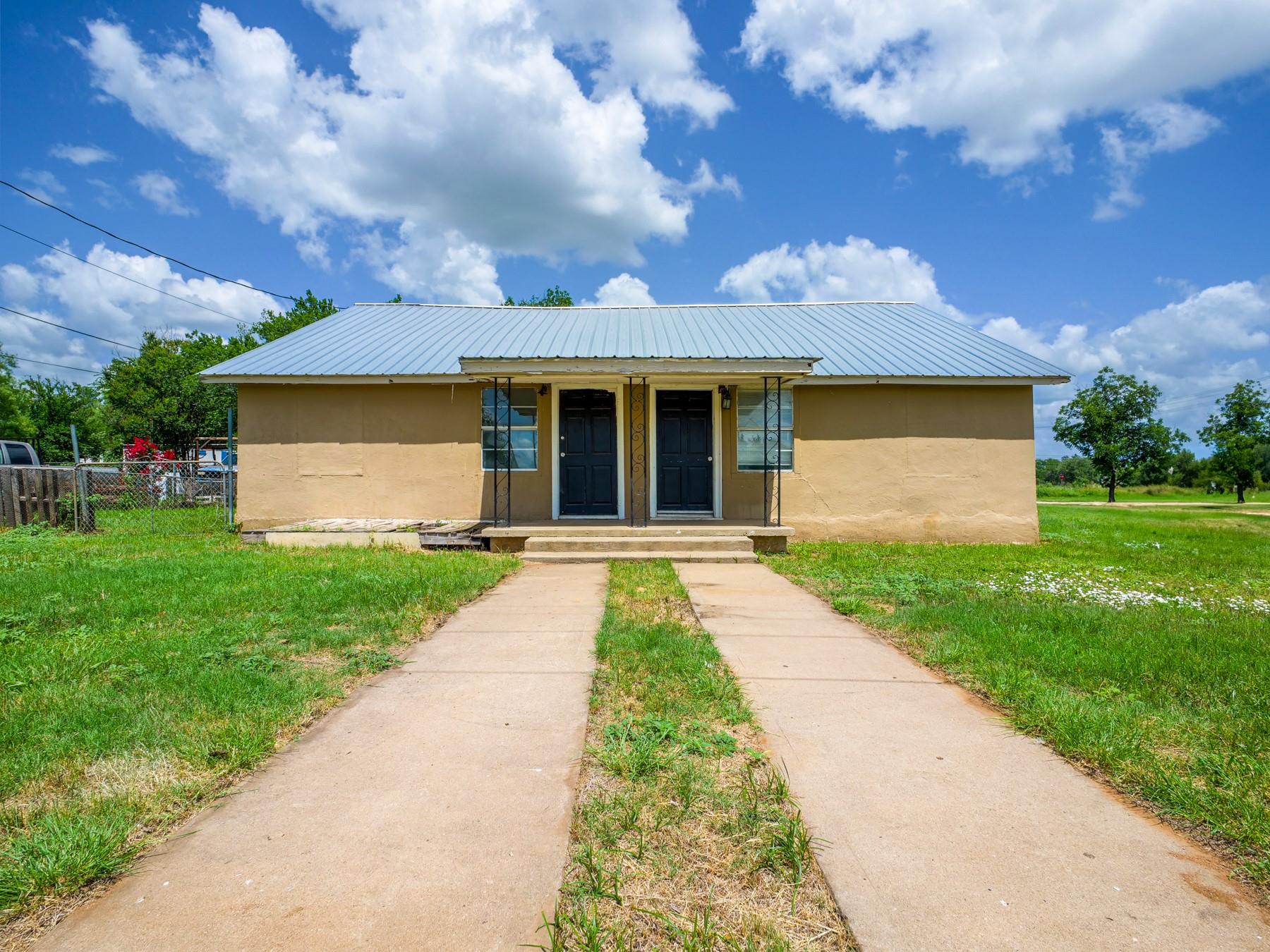 1004 Avon Avenue Llano TX 78643