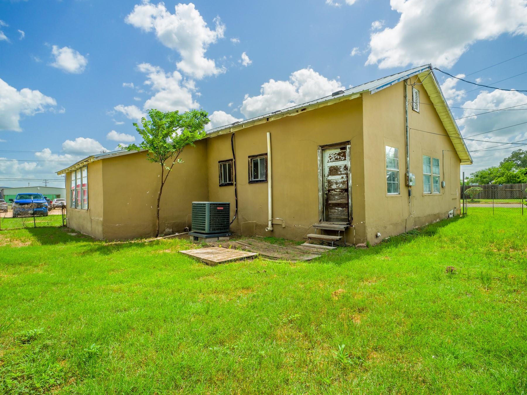1004 Avon Avenue Llano TX 78643