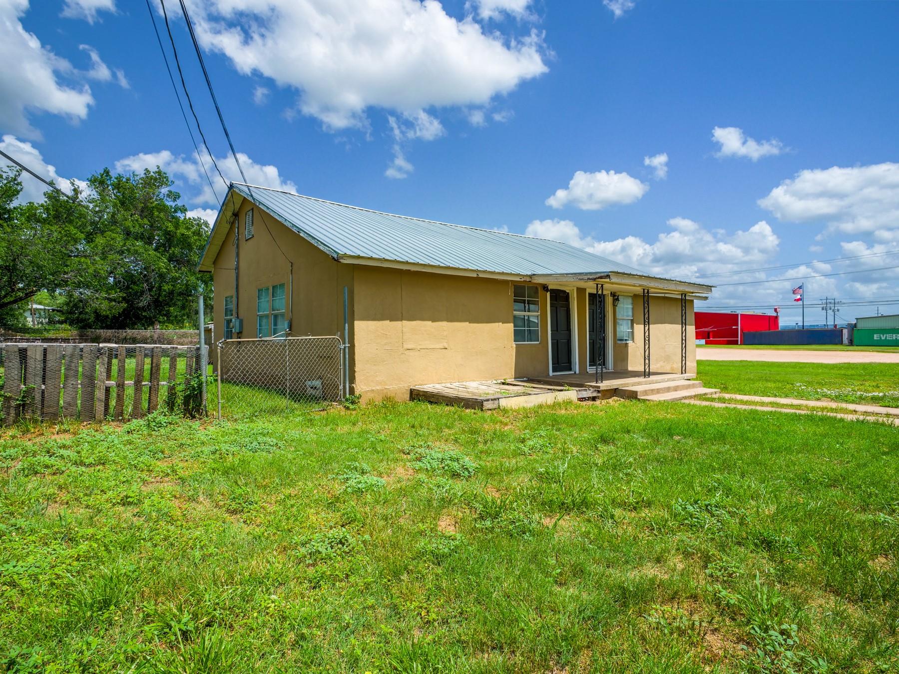 1004 Avon Avenue Llano TX 78643