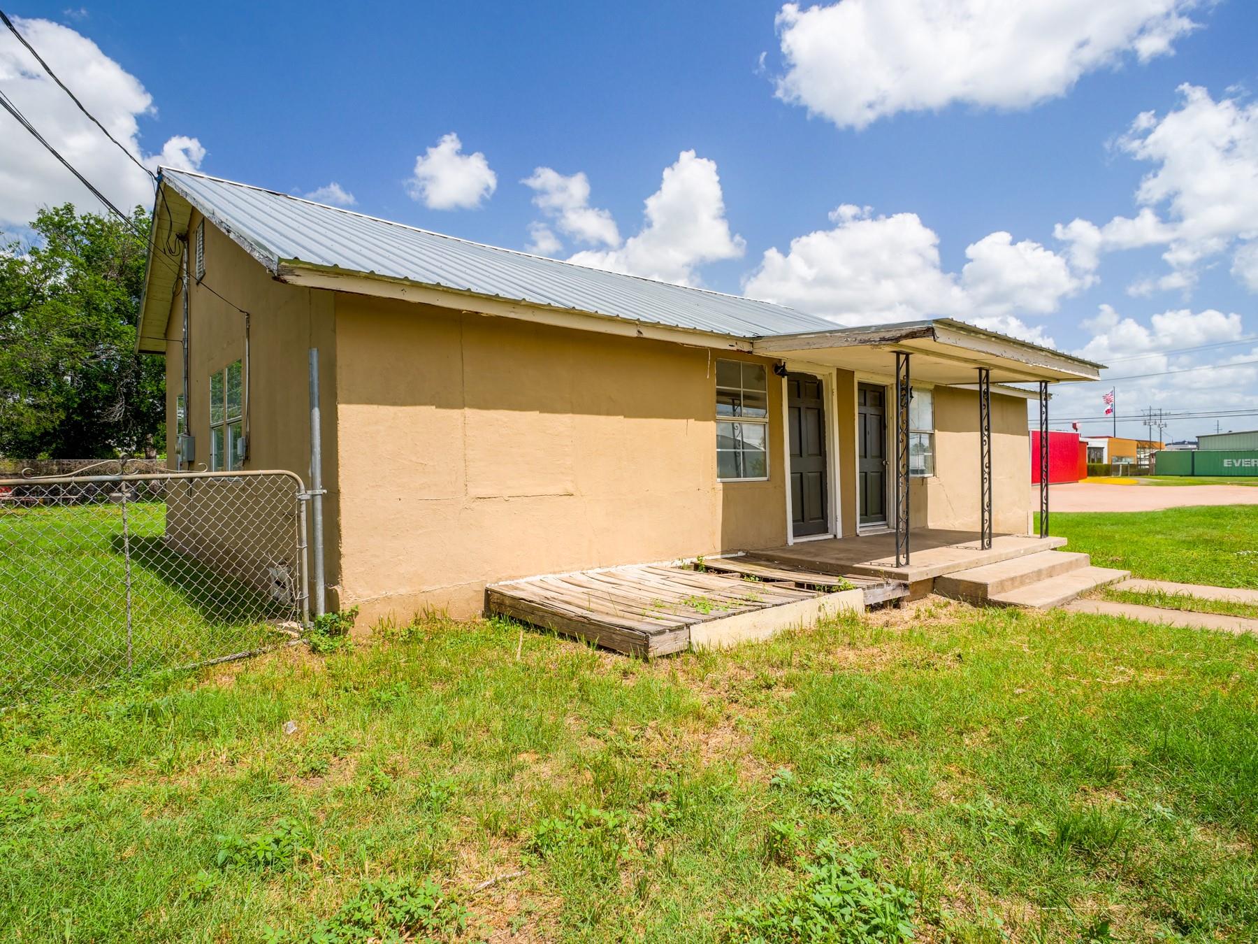 1004 Avon Avenue Llano TX 78643