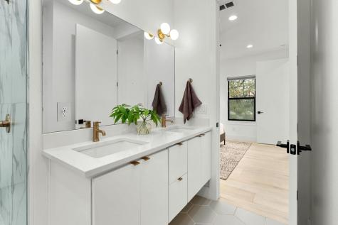 1183 Oakgrove Avenue Austin TX 78702