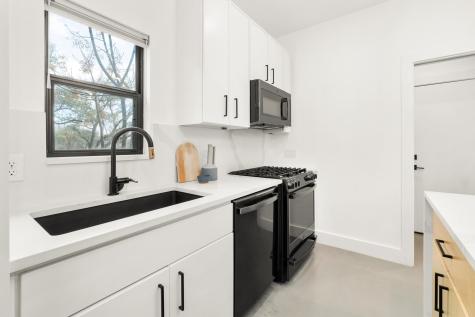 1183 Oakgrove Avenue Austin TX 78702