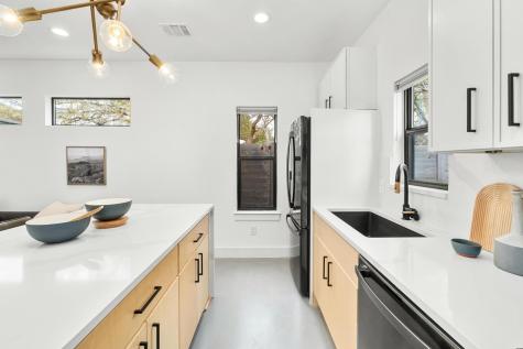 1183 Oakgrove Avenue Austin TX 78702