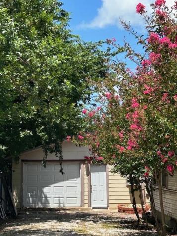 413 Fowzer Street Taylor TX 76574