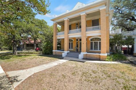 504 S Main Street Lockhart TX 78644