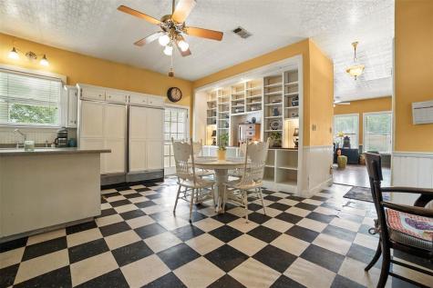 504 S Main Street Lockhart TX 78644