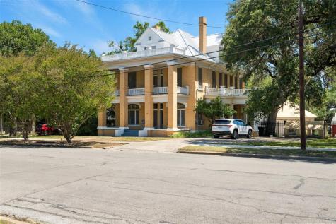 504 S Main Street Lockhart TX 78644