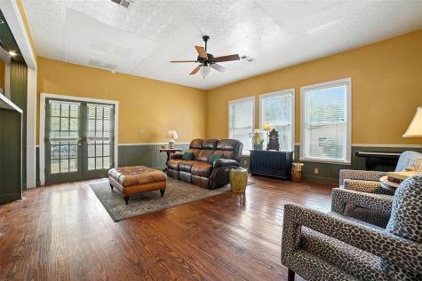 504 S Main Street Lockhart TX 78644