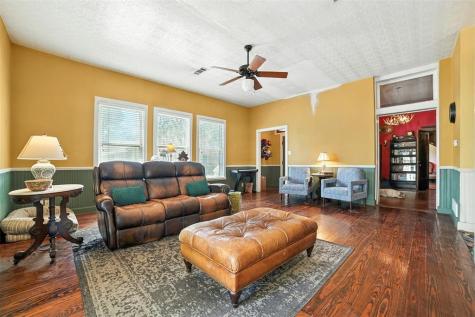 504 S Main Street Lockhart TX 78644
