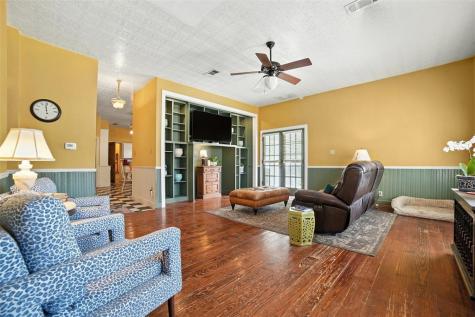 504 S Main Street Lockhart TX 78644