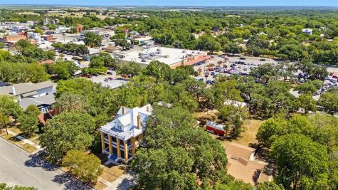 504 S Main Street Lockhart TX 78644