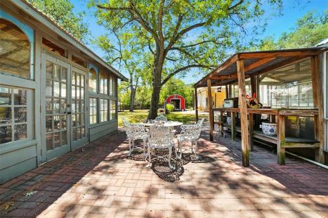 504 S Main Street Lockhart TX 78644