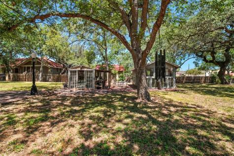 504 S Main Street Lockhart TX 78644