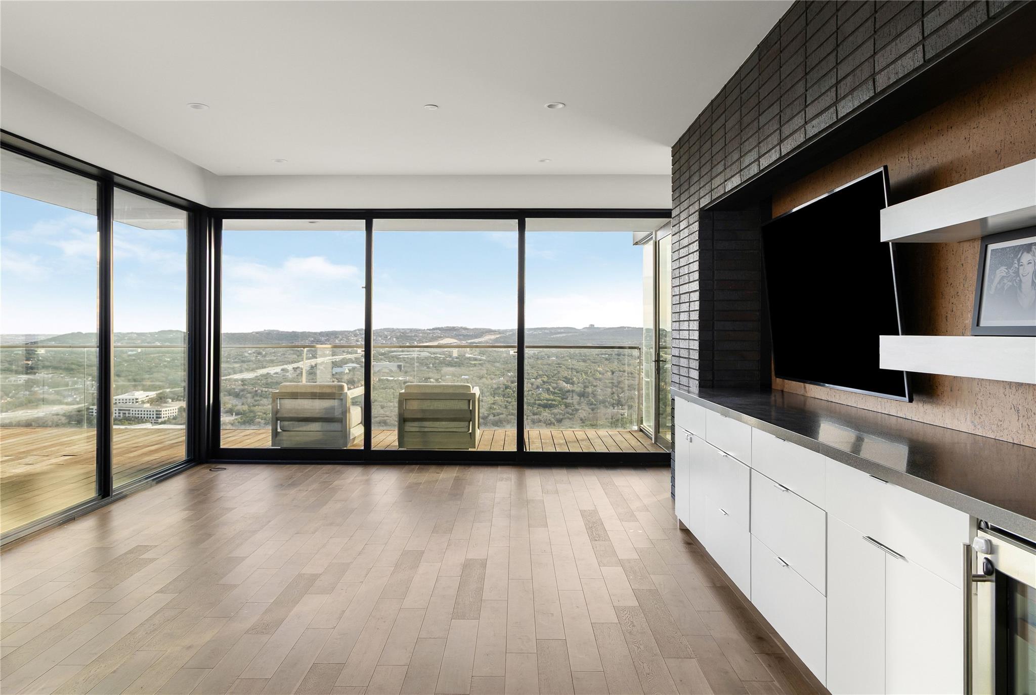 6607 W Courtyard Drive Austin TX 78730