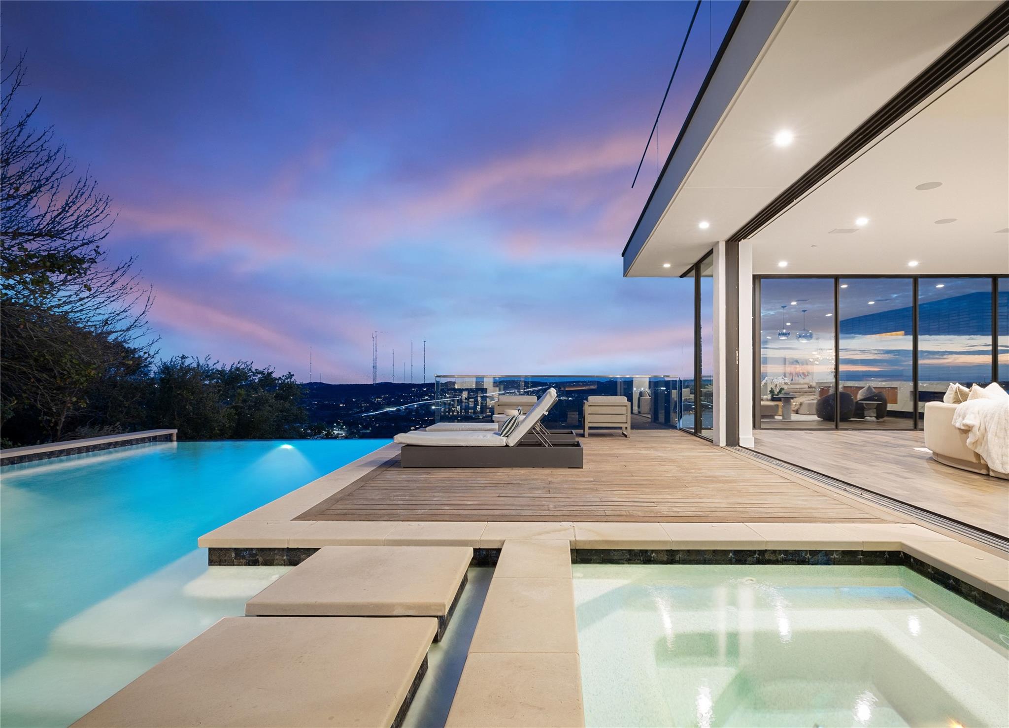6607 W Courtyard Drive Austin TX 78730