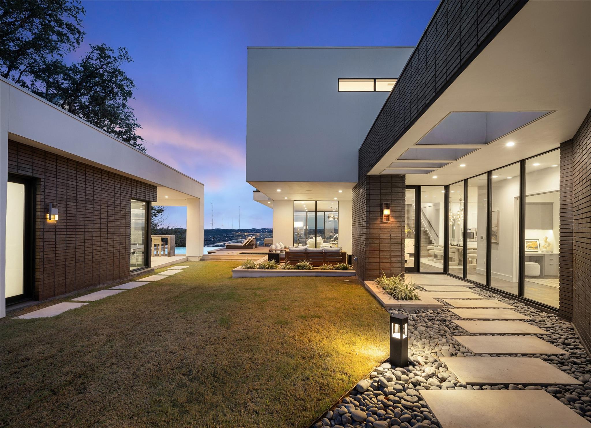 6607 W Courtyard Drive Austin TX 78730