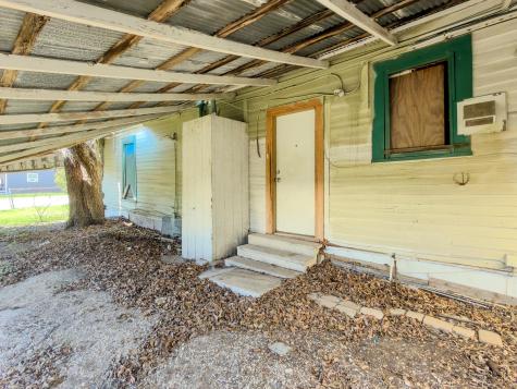 302 E Crockett Street Luling TX 78648
