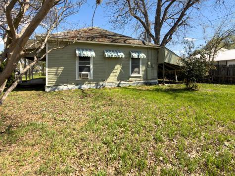 302 E Crockett Street Luling TX 78648