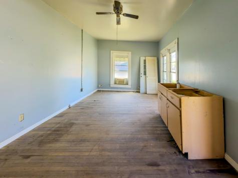 302 E Crockett Street Luling TX 78648