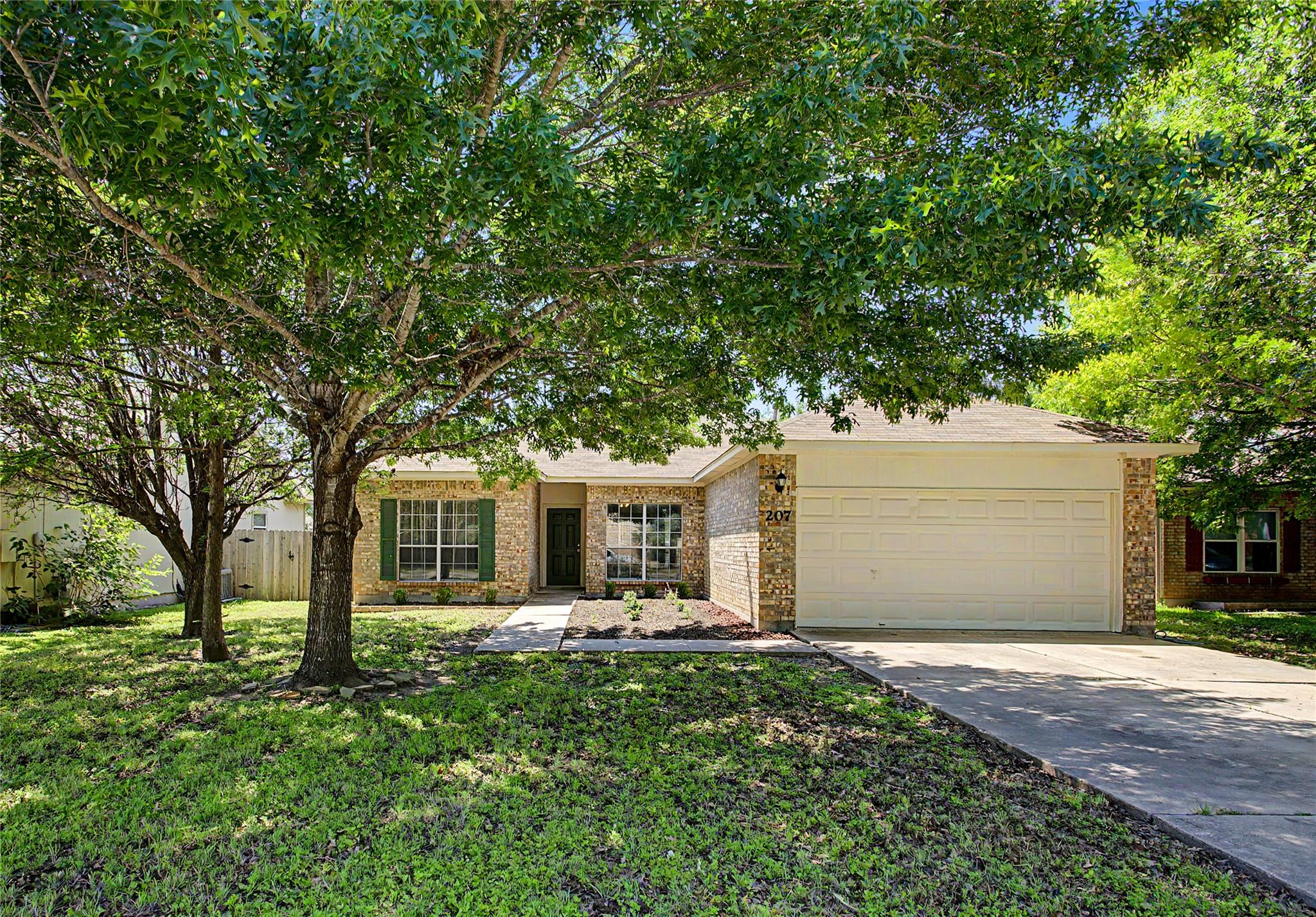 207 Kates Way Hutto TX 78634