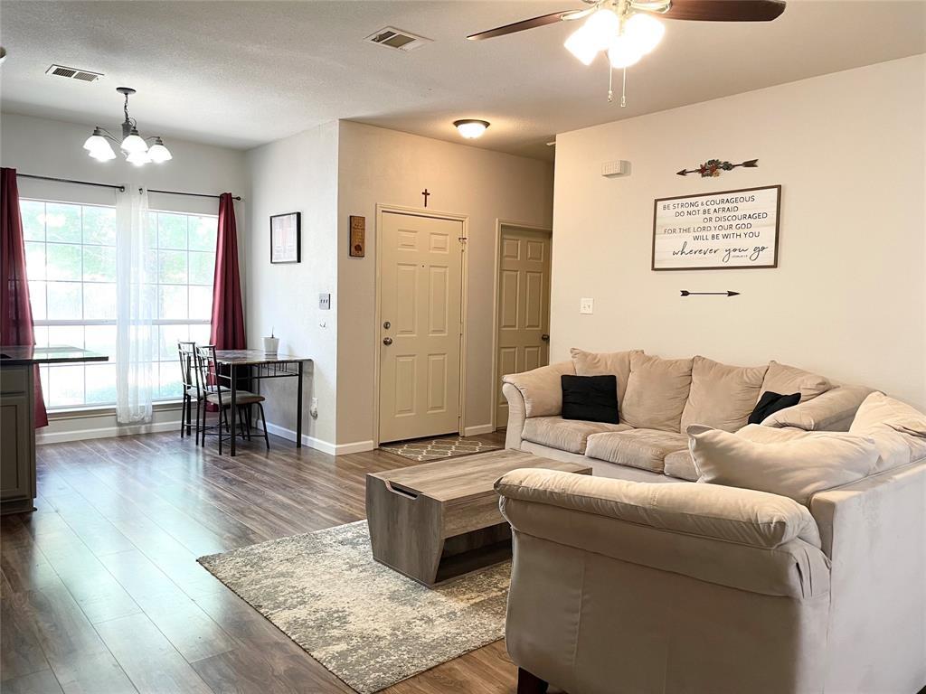 207 Kates Way Hutto TX 78634