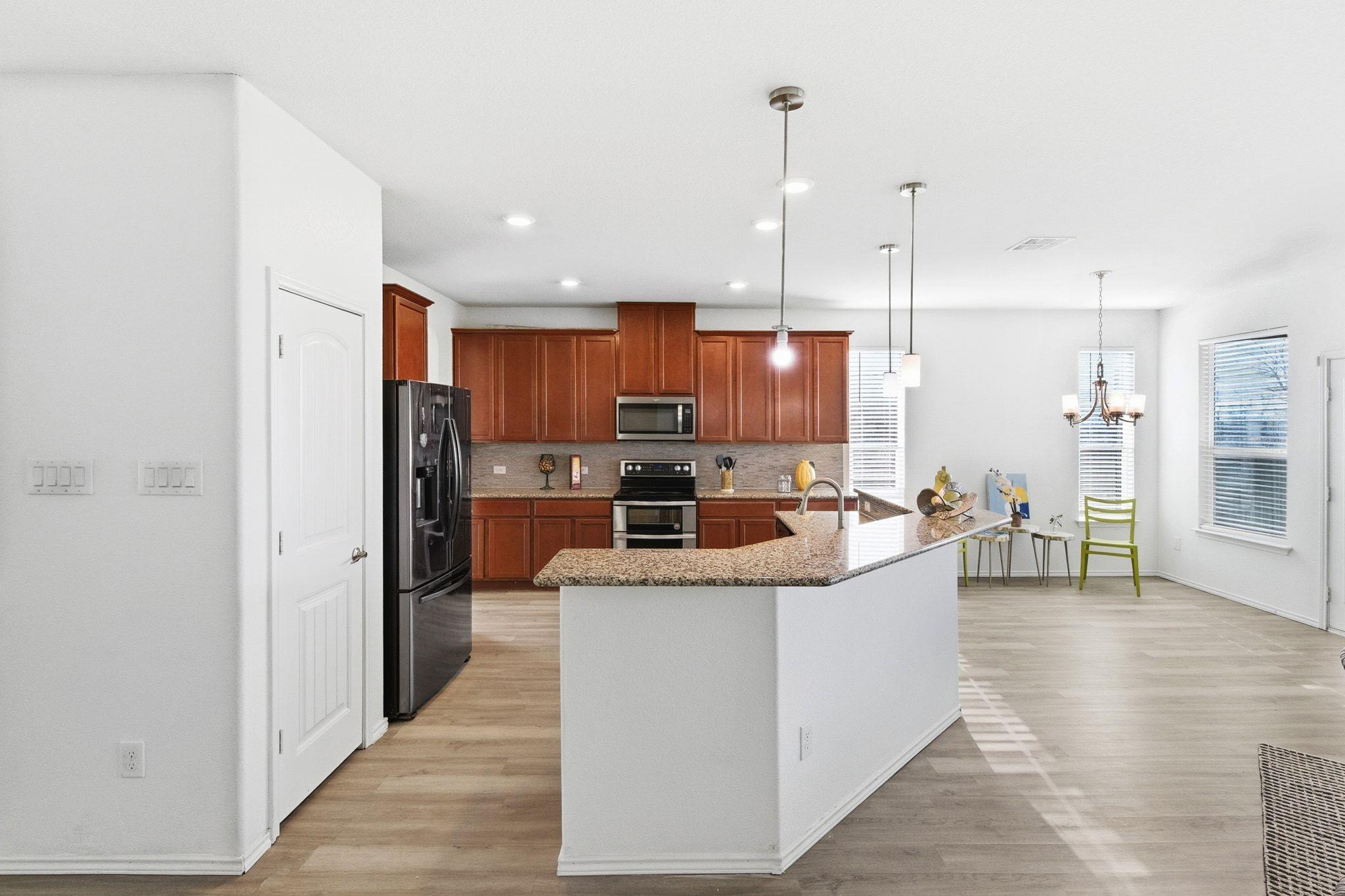 112 W Point Way Elgin TX 78621