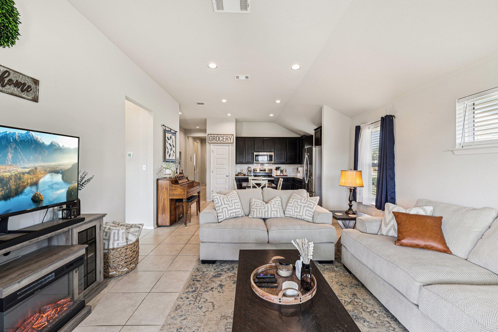 111 Insider Loop Elgin TX 78621