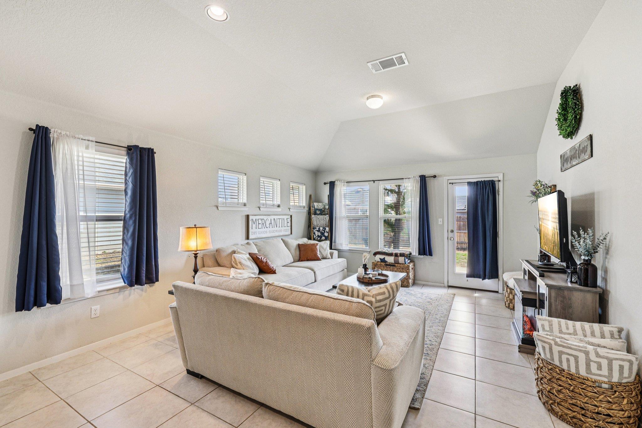 111 Insider Loop Elgin TX 78621