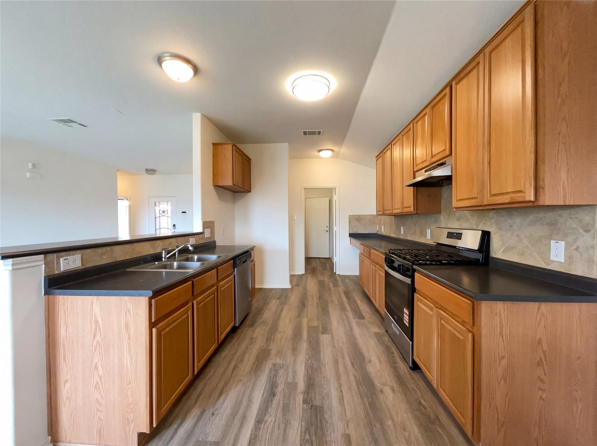 506 Gettysburg Loop Elgin TX 78621