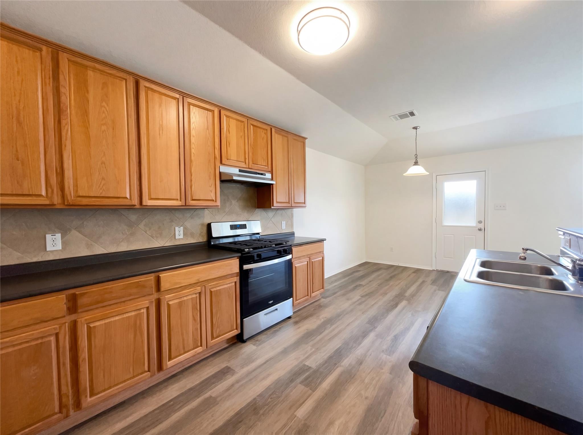 506 Gettysburg Loop Elgin TX 78621