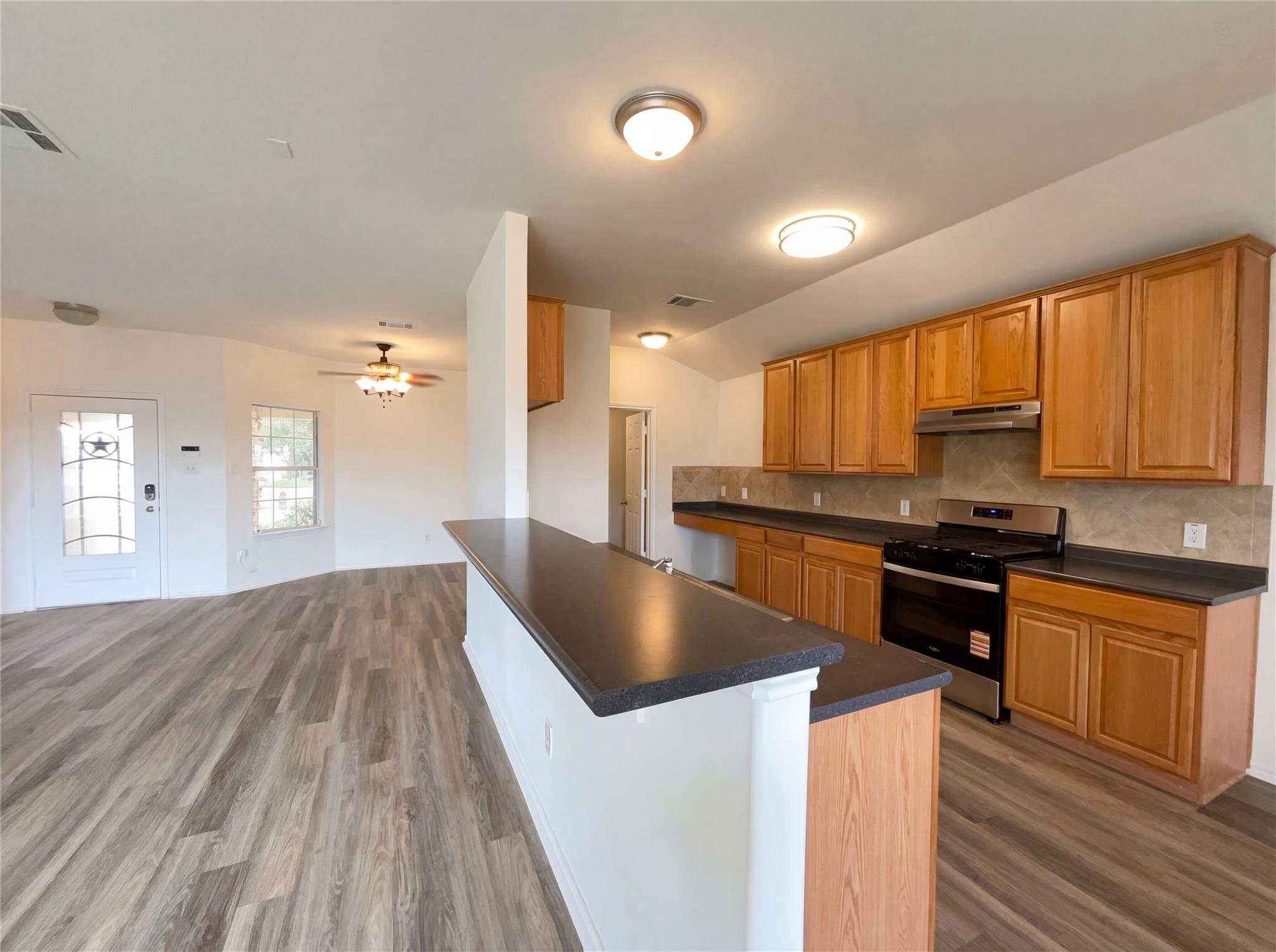 506 Gettysburg Loop Elgin TX 78621