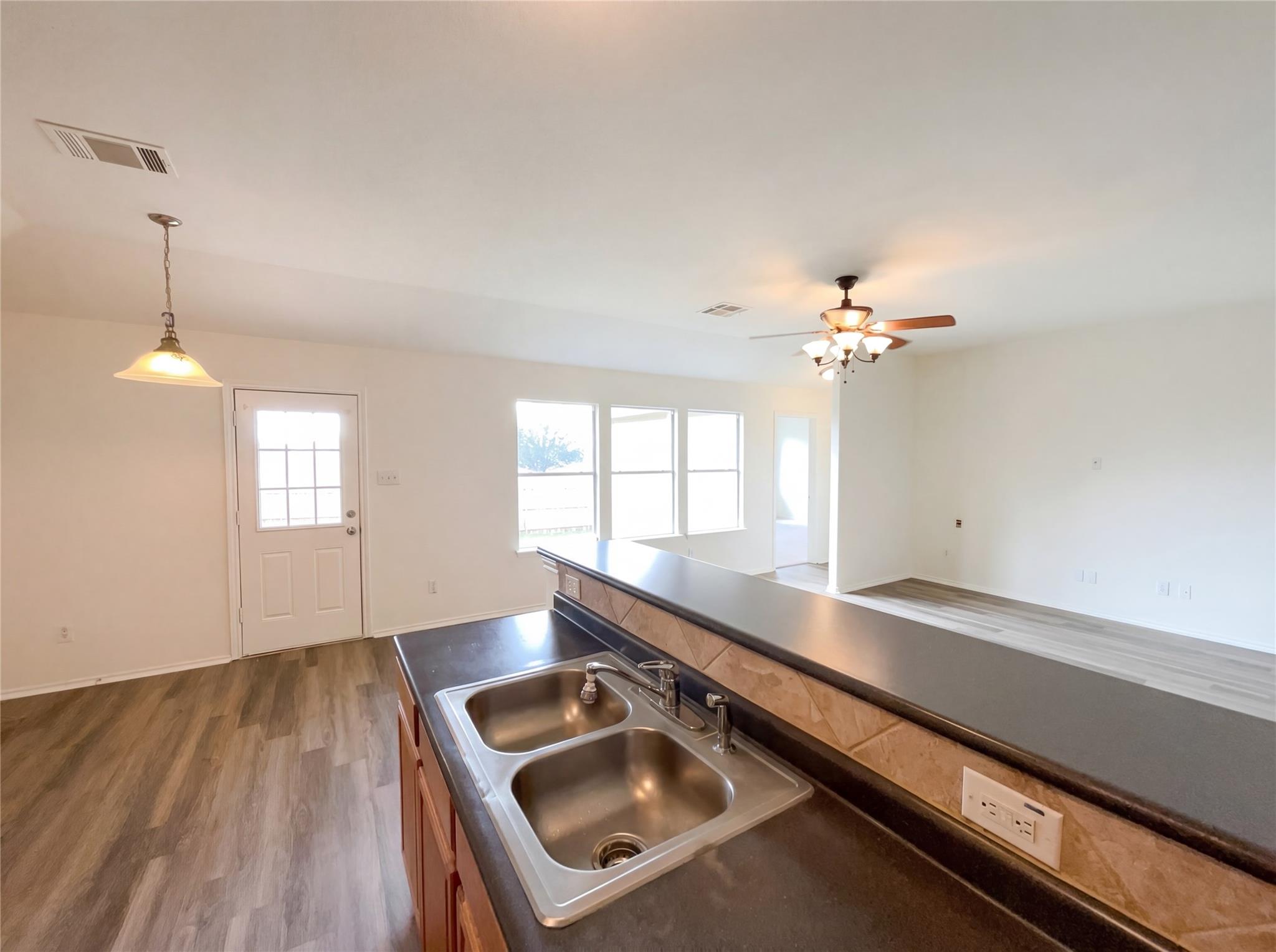 506 Gettysburg Loop Elgin TX 78621