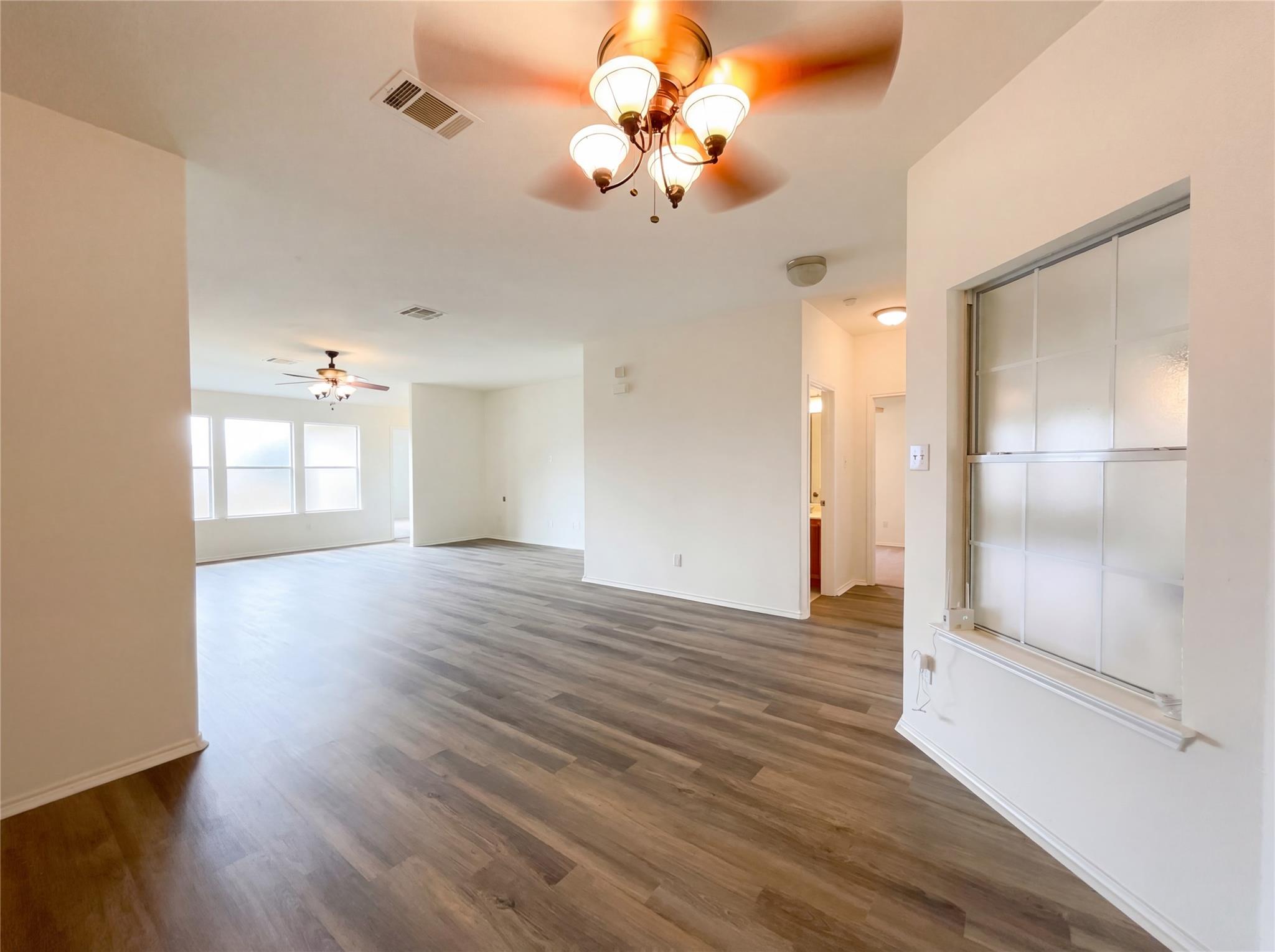 506 Gettysburg Loop Elgin TX 78621