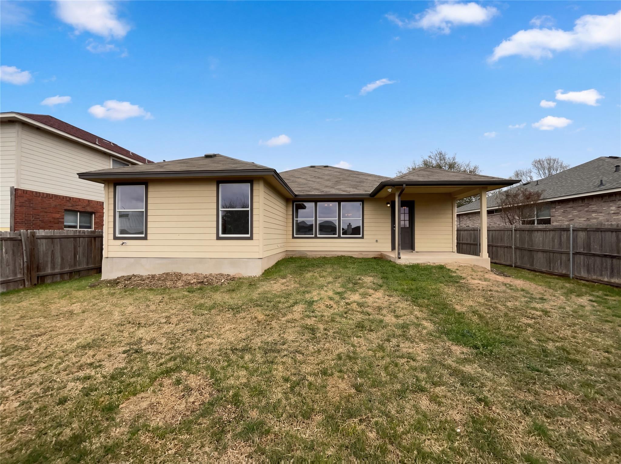 506 Gettysburg Loop Elgin TX 78621