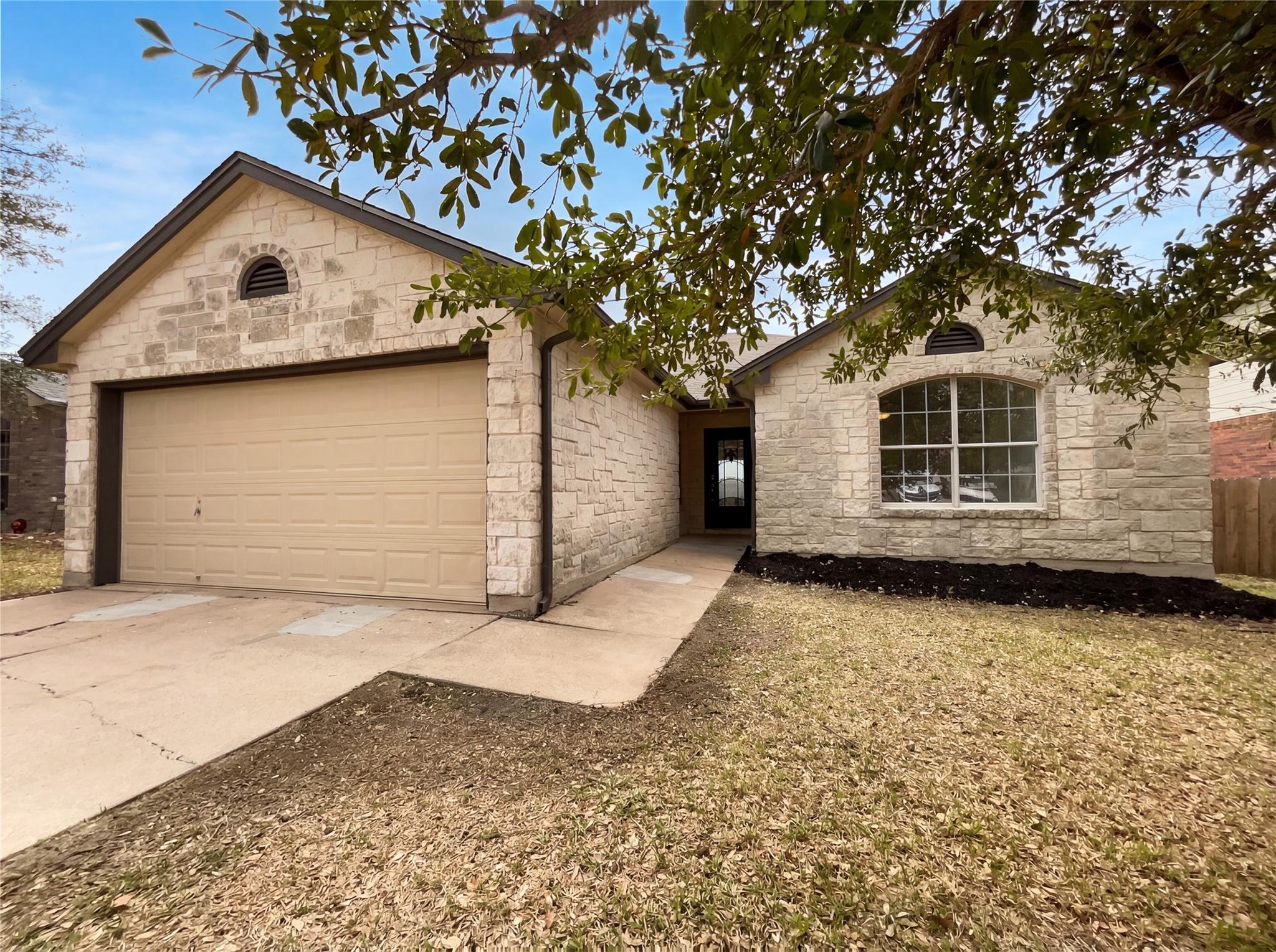 506 Gettysburg Loop Elgin TX 78621