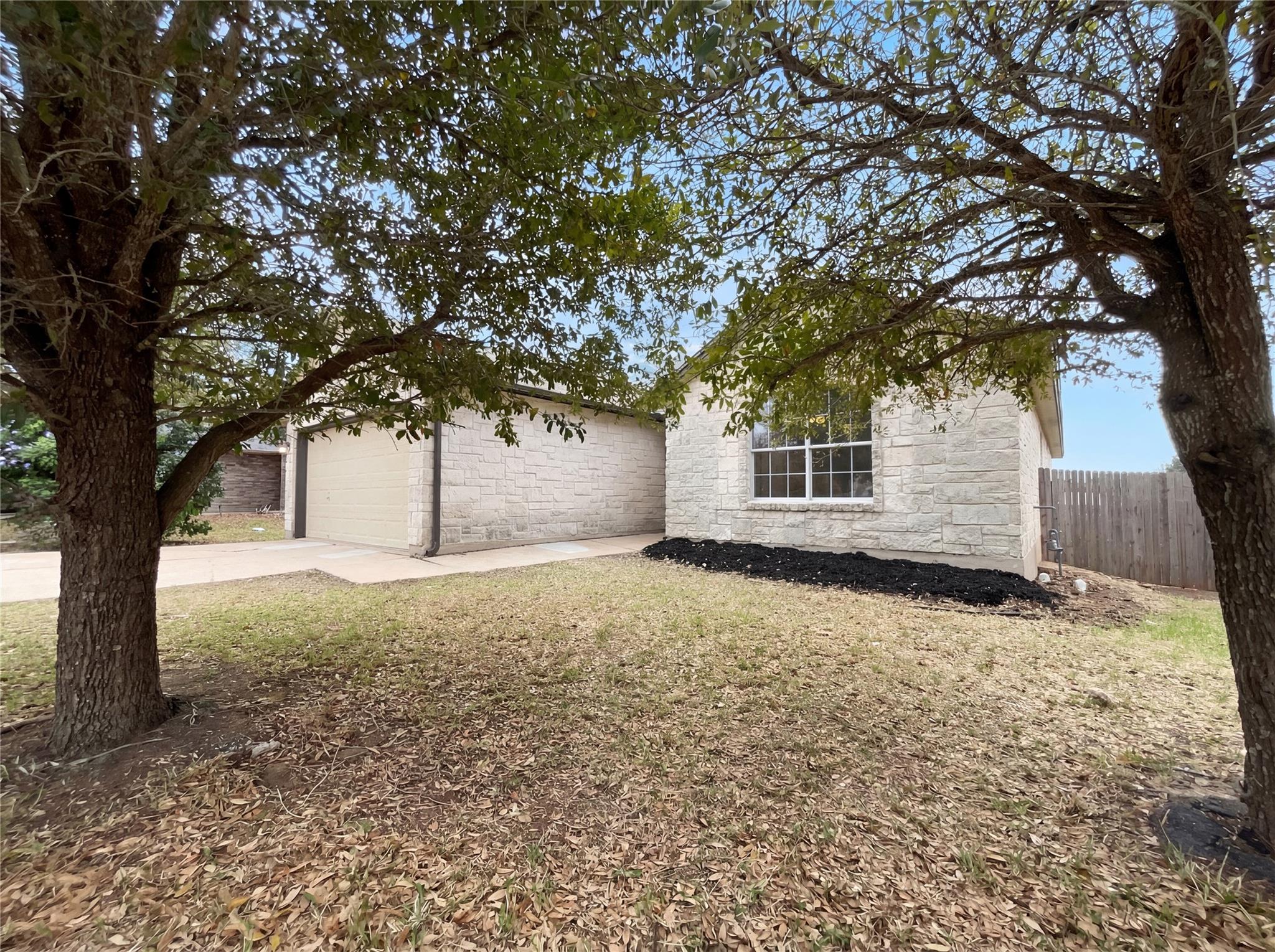 506 Gettysburg Loop Elgin TX 78621