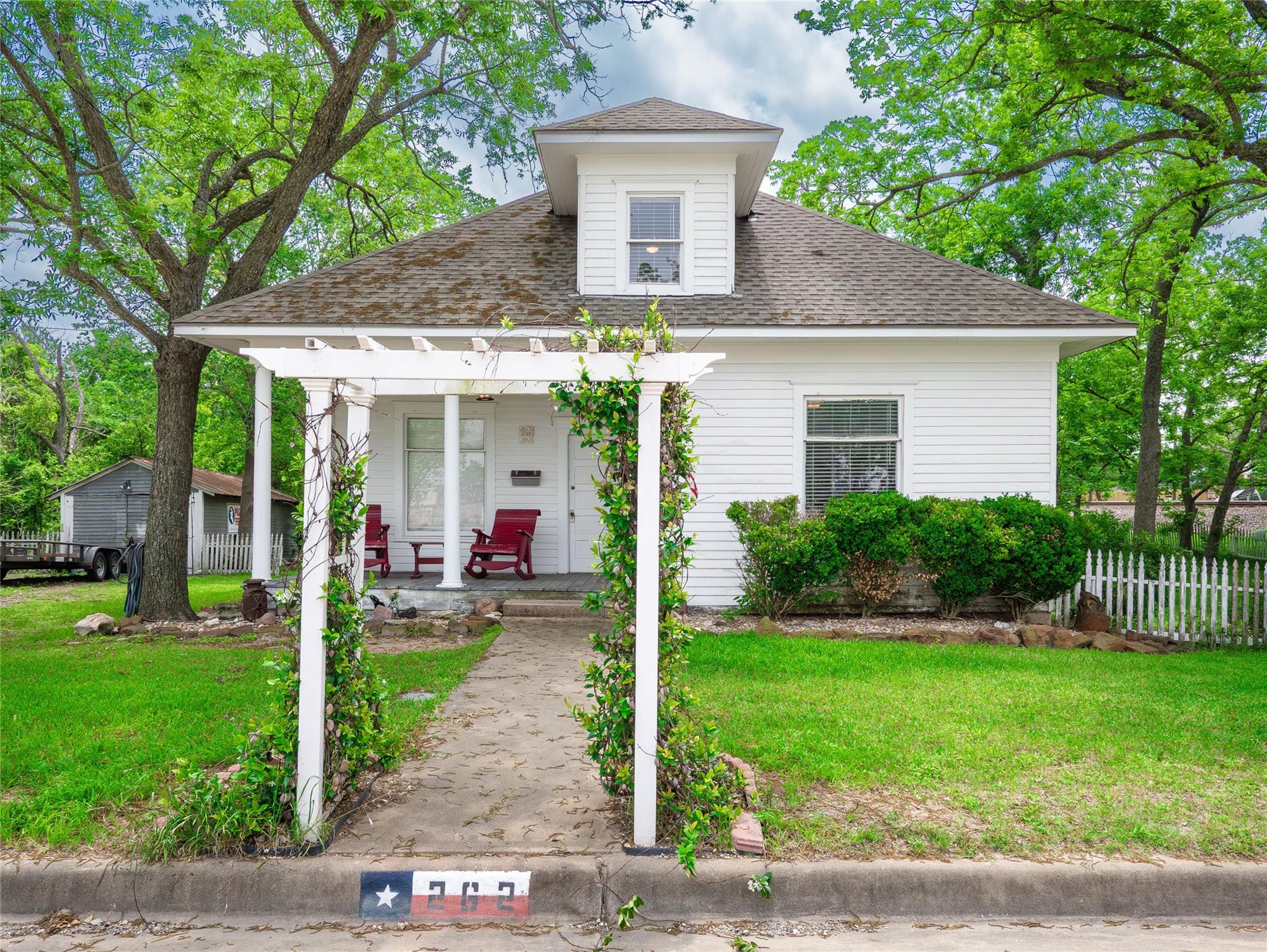 262 W Richmond Street Giddings TX 78942