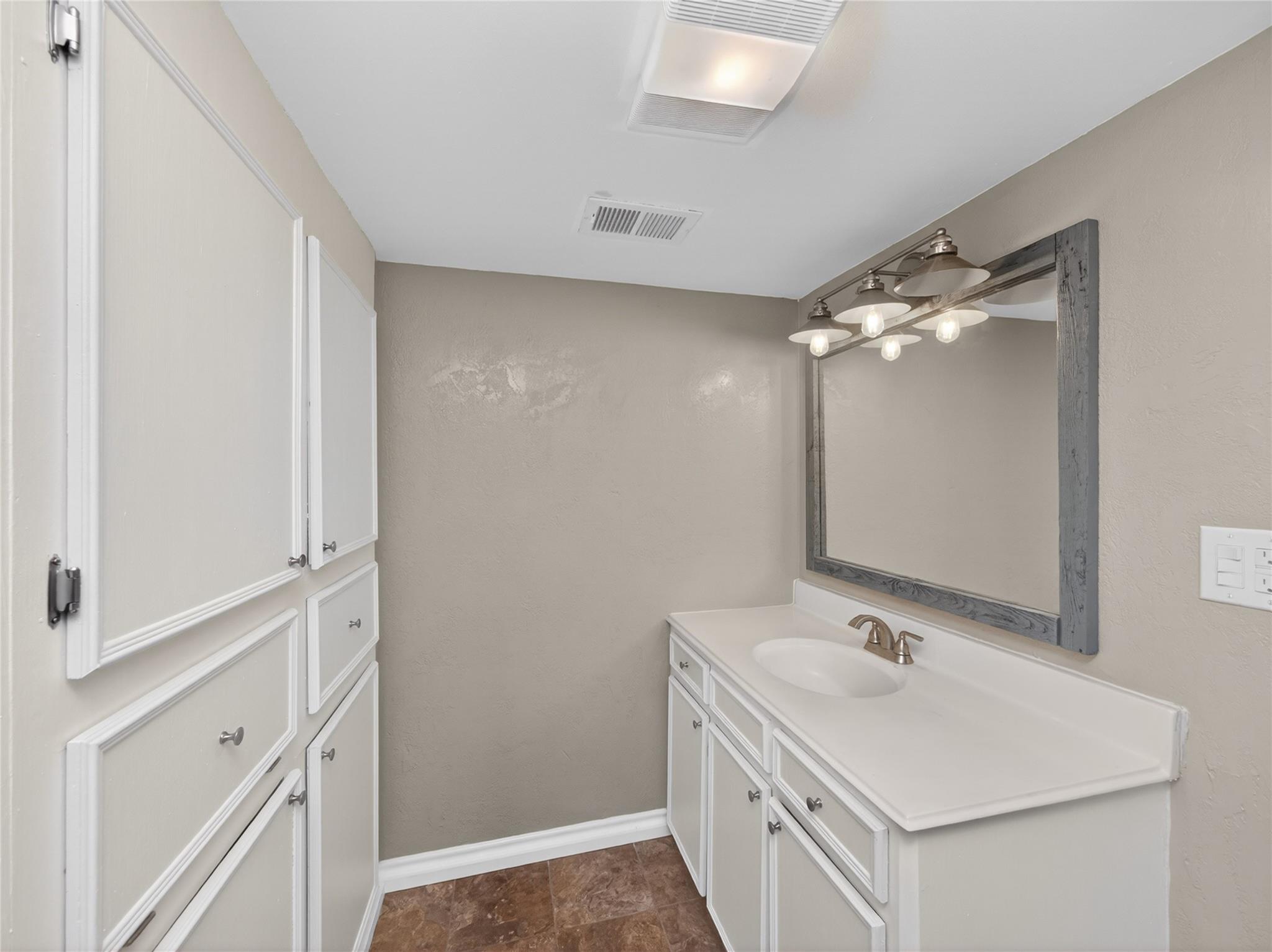 262 W Richmond Street Giddings TX 78942