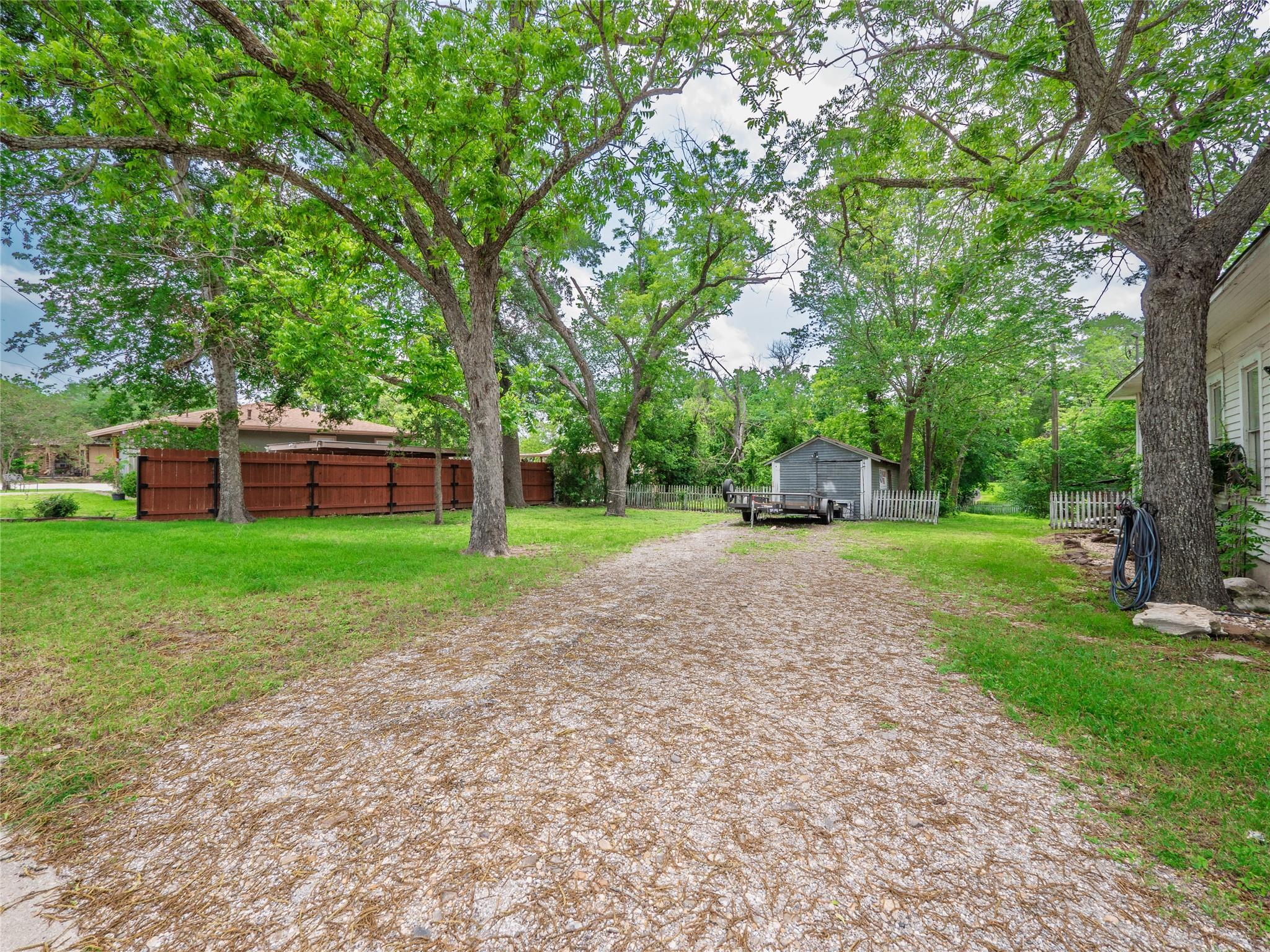 262 W Richmond Street Giddings TX 78942