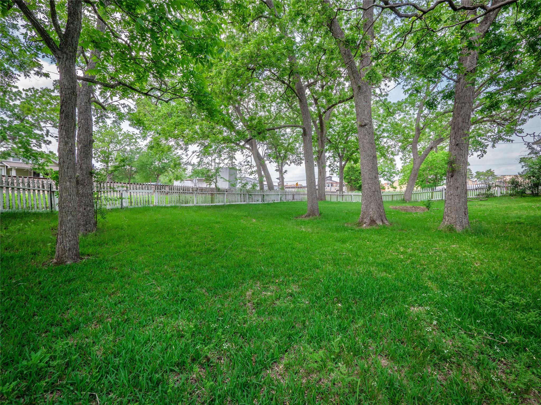 262 W Richmond Street Giddings TX 78942