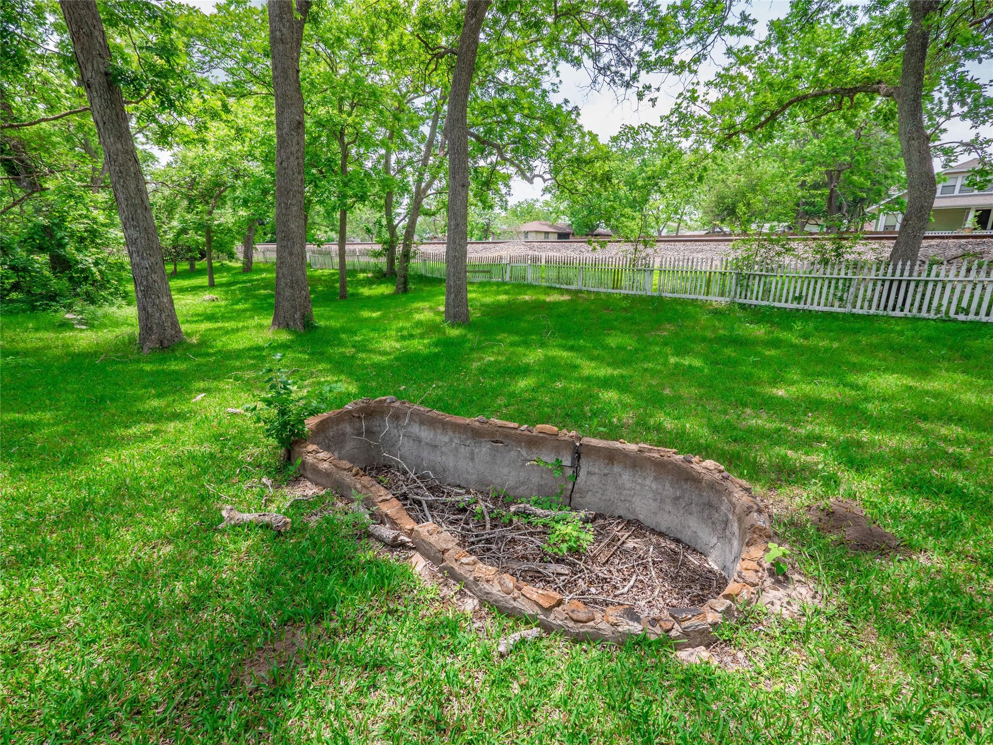262 W Richmond Street Giddings TX 78942