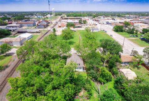 262 W Richmond Street Giddings TX 78942