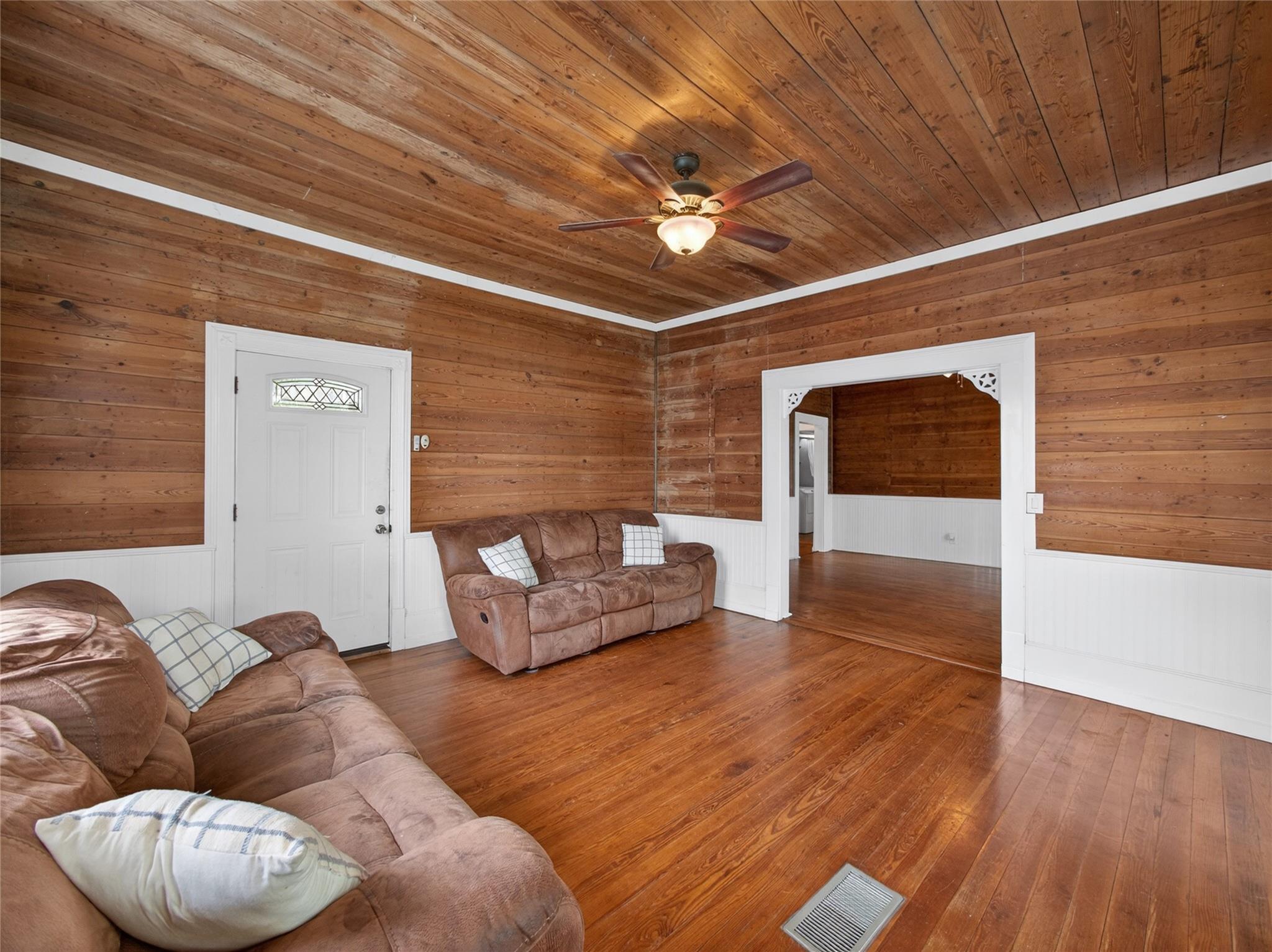 262 W Richmond Street Giddings TX 78942