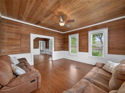 262 W Richmond Street Giddings TX 78942