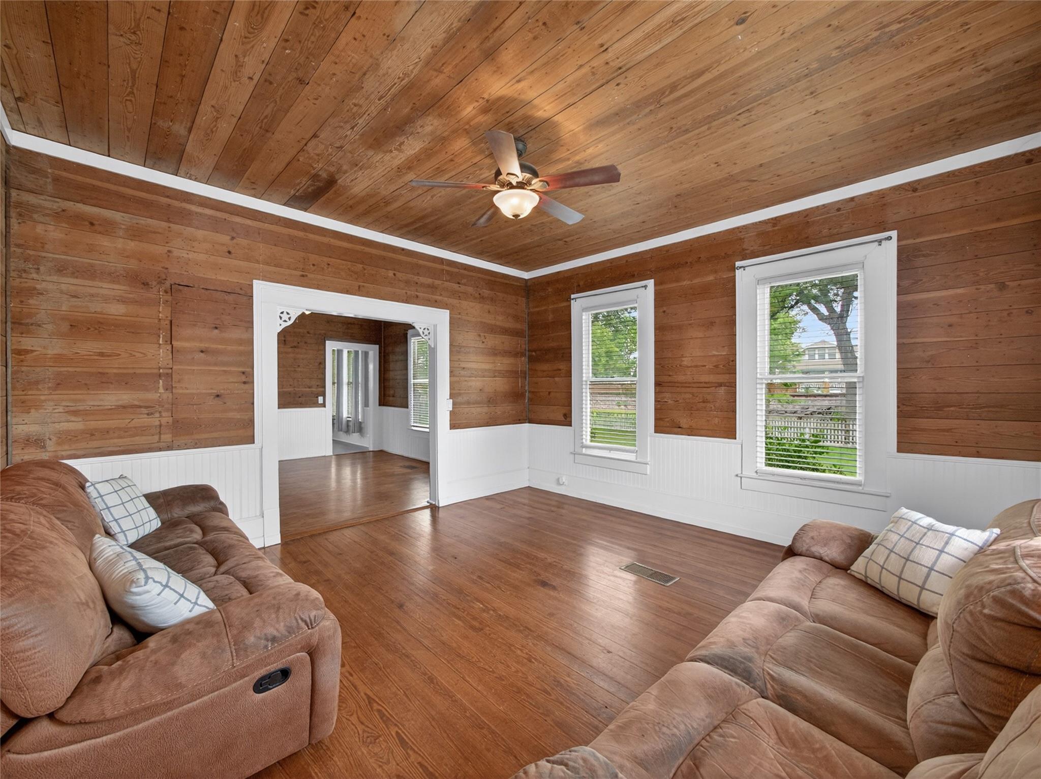 262 W Richmond Street Giddings TX 78942